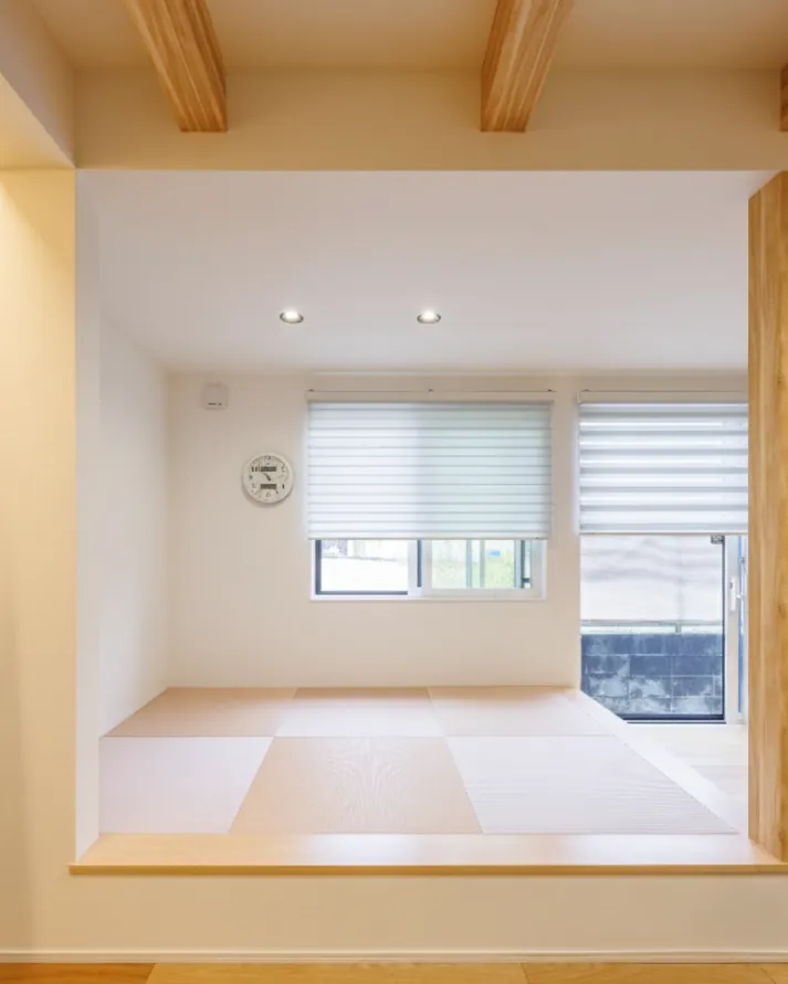 【リビング横のタタミコーナー】