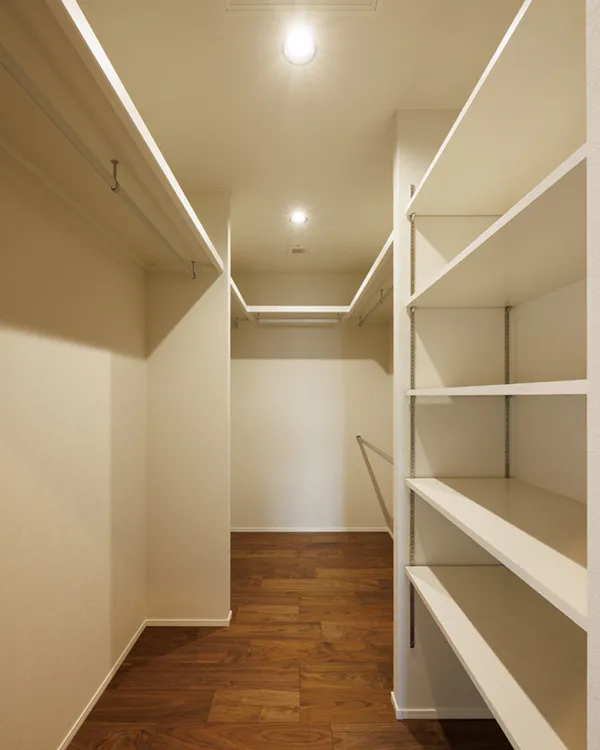 【玄関横のファミクロと2階のWIC】